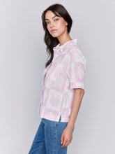 Load image into Gallery viewer, Charlie b Short Sleeve Printed Woven Blouse with 1 Chest Pocket
