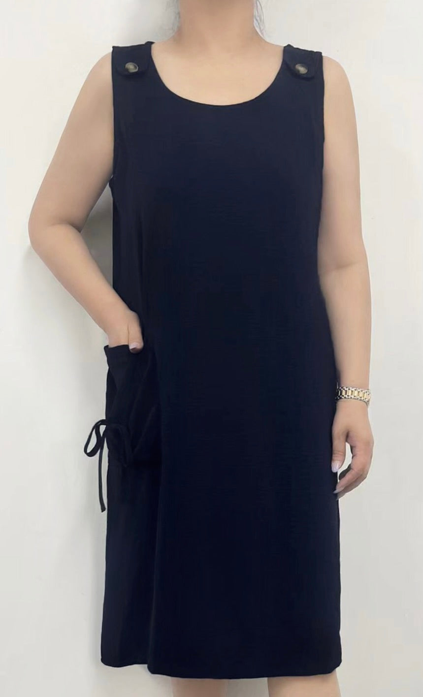 Sleeveless Dress with One Pocket Detail