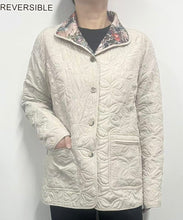 Load image into Gallery viewer, Lightweight Quilted Reversible Jacket
