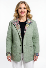 Load image into Gallery viewer, Lightweight Quilted Reversible Jacket
