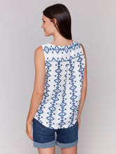 Load image into Gallery viewer, Charlie b Printed Sleeveless Crew Neck Woven Top with Rounded Hem
