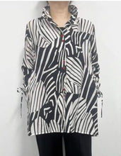 Load image into Gallery viewer, Shirt in Bold Black &amp; White Print with a Hint of Red

