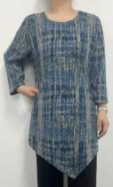 Tunic with an Assymetric Hem and 3/4 Sleeves