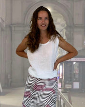 Load image into Gallery viewer, Plum Loco Linen Sleeveless Top
