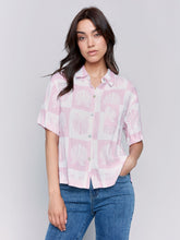 Load image into Gallery viewer, Charlie b Short Sleeve Printed Woven Blouse with 1 Chest Pocket
